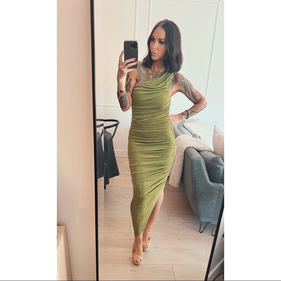 *SOLD* Lioness the goddess midi dress - Picture 2 of 4